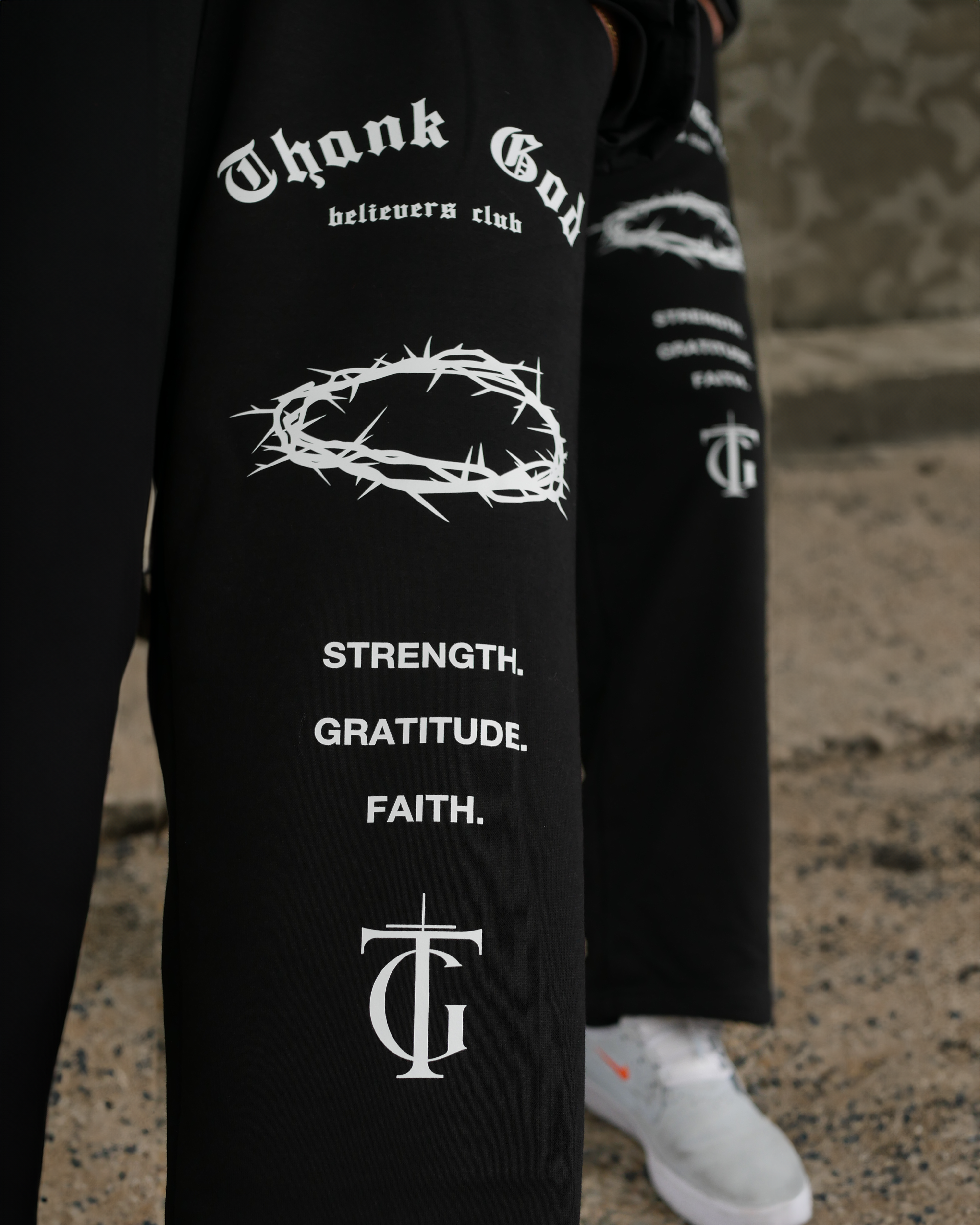 BELIEVERS CLUB SWEATPANTS - CROWN OF THORNS EDITION